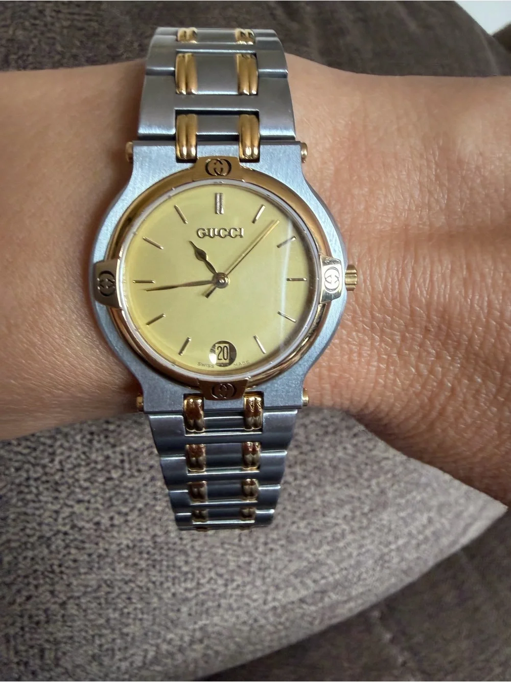 Gucci 9000M Swiss Quartz Watch 31.7mm Two-Tone | Full Bracelet | Box & Papers |